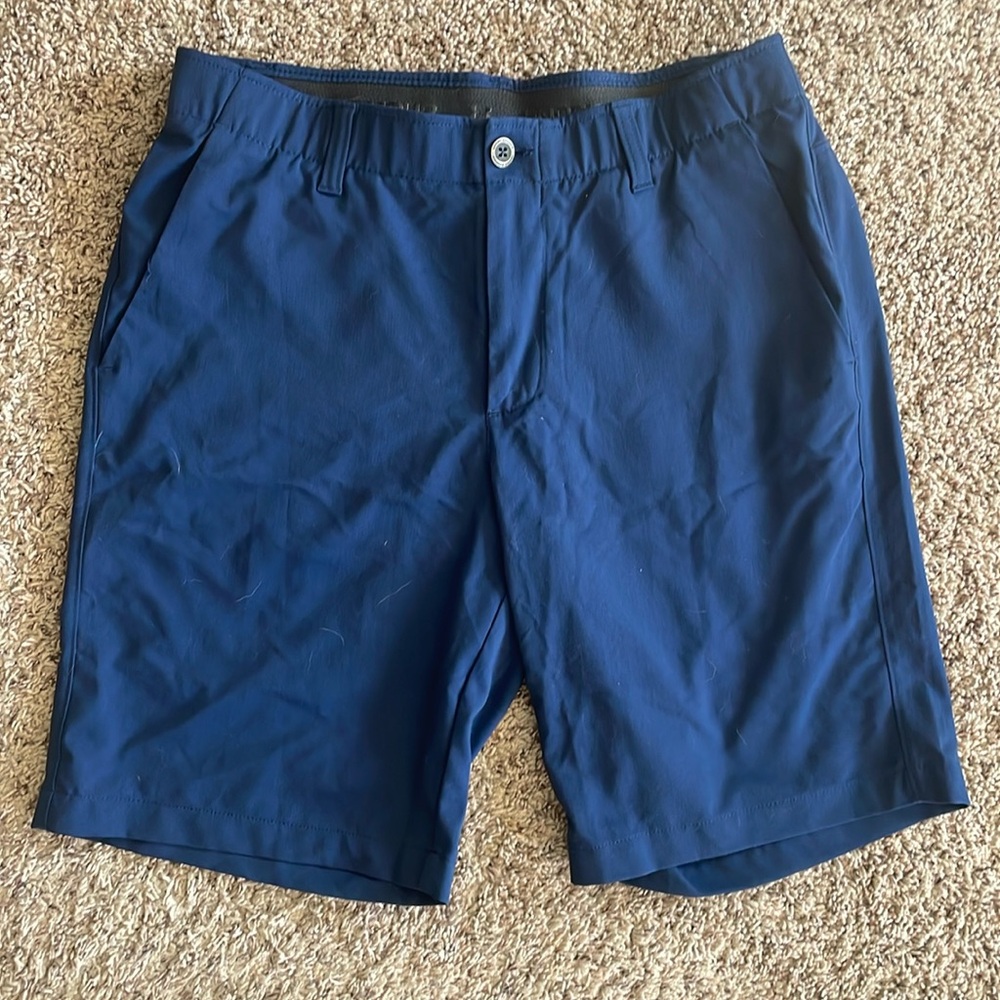 Men’s navy blue golf shorts